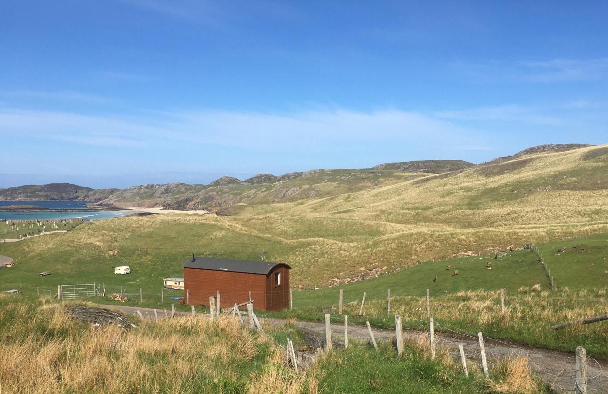 Eco Crofters Wagon By The Beach Oldshoremore Exteriér fotografie